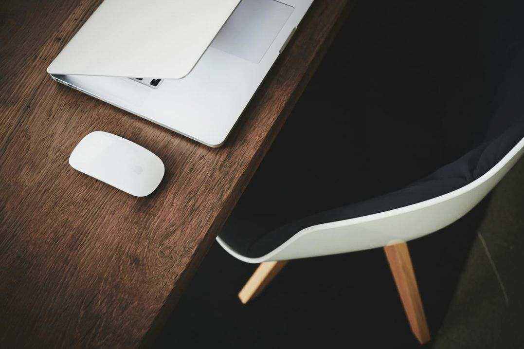 Monitor arms